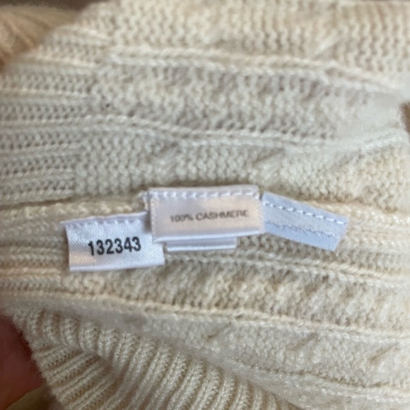 Ann Taylor Cream 100% cashmere V-Neck sweater size small - Picture 8 of 8